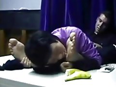 Čínsky milf uctieva male nohy