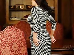 Krása vykonáva sexi striptíz